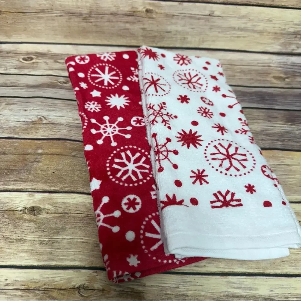 Red Snowflake Kitchen Towels. set of 10 towels, 6 of the same Red pattern.